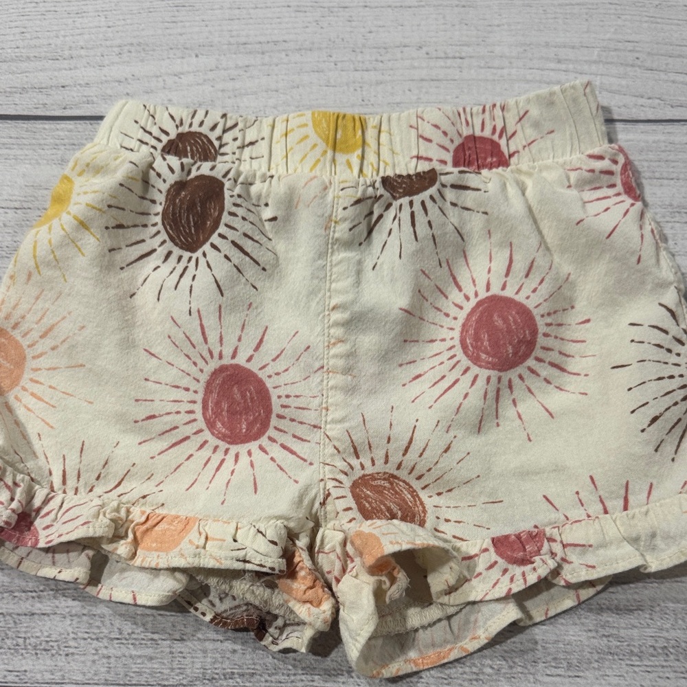 Garanimals Baby Girls Cream Sunburst Ruffled Shorts